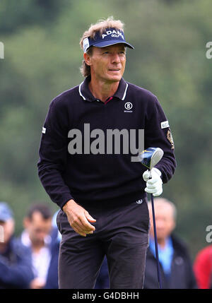 Bernhard Langer en Allemagne en action pendant la première manche du championnat Senior Open au club de golf Walton Heath, Surrey. Banque D'Images