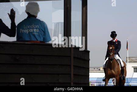 William Fox-Pitt, en Grande-Bretagne, a pris Gaucho pendant la première journée de l'événement international Greenwich Event à Greenwich Park, Londres. Banque D'Images