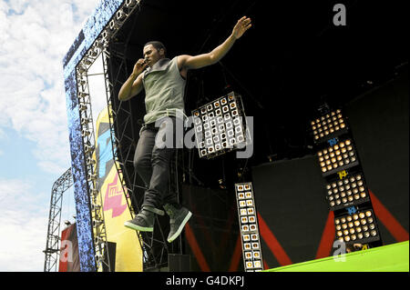 Jason Derulo joue au T4 sur la plage à Weston-super-Mare, Somerset. Banque D'Images