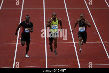 Athlétisme - 10ème Grand Prix Aviva Birmingham - Alexander Stadium.Asafa Powell (au centre), en Jamaïque, remporte la finale de 100 m pour hommes Banque D'Images