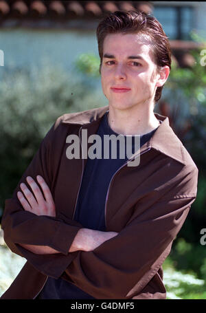 PA NEWS PHOTO 5/8/98 ACTEUR JASON CREWES À LONDRES POUR LE LANCEMENT D'UNE NOUVELLE SÉRIE DE DRAMATIQUES FAMILIALES EN AUSTRALIE, APPELÉE 'BREAKERS'. LA SÉRIE EST SORTIE SUR BBC1 LE 24 AOÛT. Banque D'Images