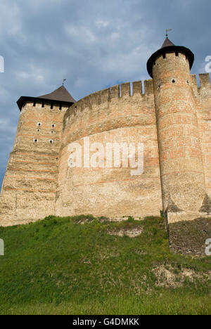 La forteresse de Khotin situé sur la rive droite du Dniestr en ville Khotin, de l'ouest de l'Ukraine Banque D'Images