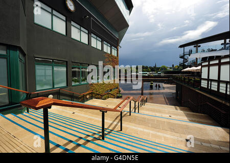 Tennis - 2011 Wimbledon Championships - Aperçu premier jour - le All England Lawn tennis and Croquet Club.Vue générale sur les marches du terrain du All England Lawn tennis and Croquet Club Banque D'Images