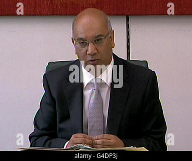 Président du Comité spécial des affaires intérieures de la Chambre des communes Keith Vaz député lors d'un comité des affaires intérieures de la Chambre des communes concernant des allégations récentes de piratage téléphonique à Westminster, à Londres. Banque D'Images