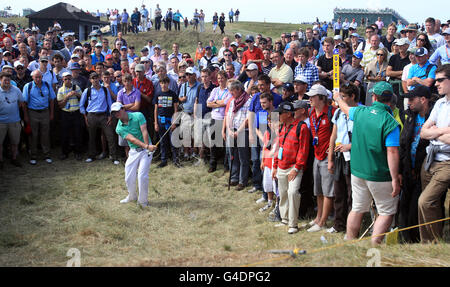 Golf - le championnat ouvert 2011 - deuxième jour - Royal St George's.Rory McIlroy, d'Irlande du Nord, joue sur le 8e green Banque D'Images