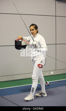 Tiffany Geroudet, de Suisse, se prépare à participer à l'épreuve féminine d'Epee au cours du quatrième jour des championnats d'Europe et des championnats européens en fauteuil roulant à l'Institut anglais des sports de Sheffield. Banque D'Images