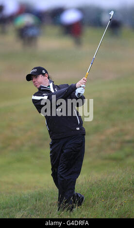 Golf - le championnat ouvert 2011 - troisième jour - Royal St George's.Rory McIlroy d'Irlande du Nord joue un tir de fairway Banque D'Images