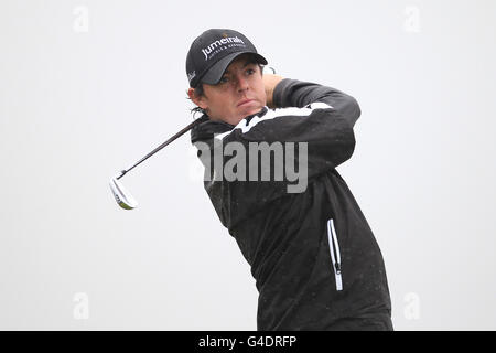 Golf - le championnat ouvert 2011 - troisième jour - Royal St George's.Rory McIlroy, d'Irlande du Nord, débarque sur le 3ème trou Banque D'Images