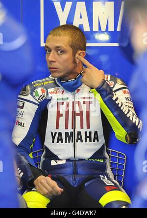 Valentino Rossi, champion du monde MotoGP 2008 dans le garage de la fosse le jour de la course à Phillip Island en Australie.Rossi sera 12e sur la grille de course pour Fiat Yamaha Banque D'Images