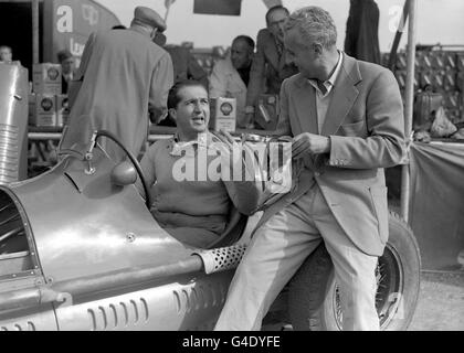 Course automobile Formula One - Grand Prix International de Grande-Bretagne RAC - Silverstone. Alberto Ascari est assis dans son Maserati Banque D'Images