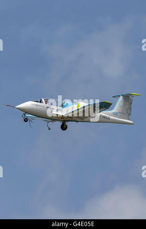 L'Airbus E-Fan est un prototype d'avion électrique mis au point par le Groupe Airbus en démonstration au salon aéronautique de Farnborough. Banque D'Images