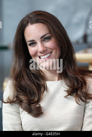 La duchesse de Cambridge assiste à une session du Parlement de la jeunesse à l'Assemblée législative de Yellowknife, au Canada. Banque D'Images