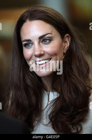 La duchesse de Cambridge assiste à une session du Parlement de la jeunesse à l'Assemblée législative de Yellowknife, au Canada. Banque D'Images