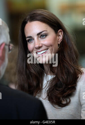 La duchesse de Cambridge assiste à une session du Parlement de la jeunesse à l'Assemblée législative de Yellowknife, au Canada. Banque D'Images