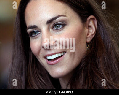 La duchesse de Cambridge assiste à une session du Parlement de la jeunesse à l'Assemblée législative de Yellowknife, au Canada. Banque D'Images