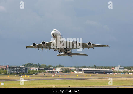 Airbus A380-841 F-WWOW affichant au Farnborough International Airshow Banque D'Images