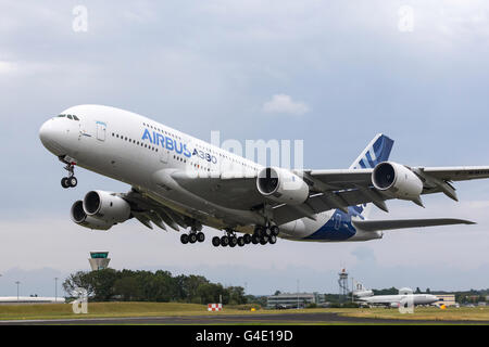 Airbus A380-841 F-WWOW affichant au Farnborough International Airshow Banque D'Images