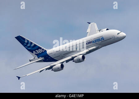 Airbus A380-841 F-WWOW affichant au Farnborough International Airshow Banque D'Images