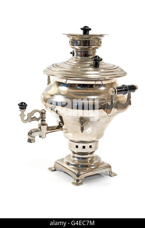 Ancien samovar thé russe isolated on white Banque D'Images