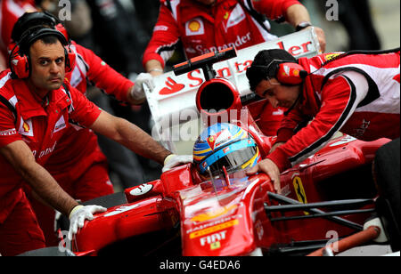 Fernando Alonso, de Ferrari, d'Espagne, lors de la journée de qualification pour le Grand Prix britannique de Formule 1 Santander sur le circuit de Silverstone, à Northampton. Banque D'Images