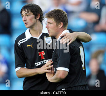 Football - pré-saison - Kilmarnock / Preston North End - Rugby Park.Neil Mellor, de Preston North End (à droite), célèbre les scores lors de l'édition pré-saison au Rugby Park, Kilmarnock. Banque D'Images