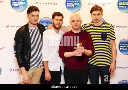 (De gauche à droite) Jeremy Pritchard, Michael Spearman, Jonathan Higgs et Alex Robertshaw de tout au cours de l'annonce des nominations au prix Barclaycard Mercury à l'hôpital de Londres où leur album Man Alive a été nominé. Banque D'Images