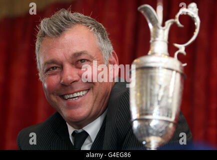 2011 la championne d'Open britannique Darren Clarke lors de la conférence de presse au Royal Portrush Golf Club, County Antrim. Banque D'Images