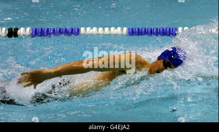 Pentathlon moderne - Championnats d'Europe - première journée - Parc Medway.James Cooke, en Grande-Bretagne, en action lors de l'événement natation des Championnats d'Europe modernes de Pentathlon à Medway Park, Gillingham. Banque D'Images