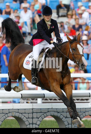 Pentathlon moderne - Championnats d'Europe - quatrième jour - Parc Medway.Freyja Prentice en Grande-Bretagne lors des championnats européens modernes de Pentathlon à Medway Park, Gillingham. Banque D'Images