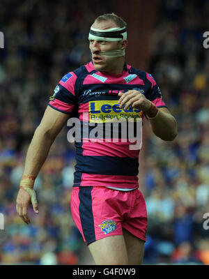 Carl Ablett de Leeds Rhinos avec de lourdes cerclage sur son visage lors du match semi final de la coupe du défi Carnegie au Keepmoat Stadium, Doncaster. Banque D'Images