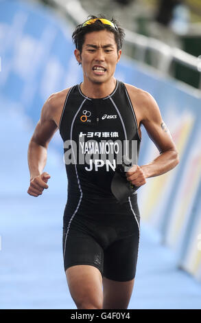 Ryosuke Yamamoto au Japon lors de la série de Championnat du monde ITU de Dextro Energy Triathlon à Hyde Park, Londres. Banque D'Images