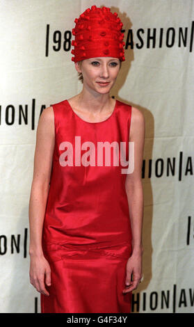 PA NEWS PHOTO 24/10/98 L'ACTRICE AMÉRICAINE ANNE HECHE, PARTENAIRE DE L'ACTRICE ET COMÉDIENNE ELLEN DE GENERES, AUX VH-1 FASHION AWARDS À NEW YORK. Banque D'Images