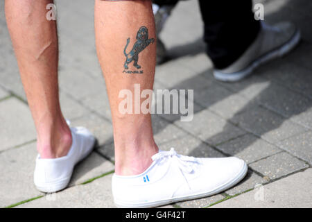 Football - npower football League Championship - Millwall v Nottingham Forest - The Den. Un ventilateur de Millwall montre son tatouage Banque D'Images