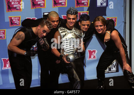 Groupe de garçons, cinq à la cérémonie des MTV Awards au Filaforum près de Milan.(De gauche à droite) J (Jason) Brown, Sean Conlon, ABS (Richard) Brown, Scott Robinson et Richie Neville. Banque D'Images