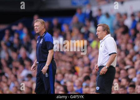 Soccer - Barclays Premier League - Everton / Queens Park Rangers - Goodison Park.David Moyes (G), directeur d'Everton, et Neil Warnock, directeur des Rangers du Queens Park Banque D'Images