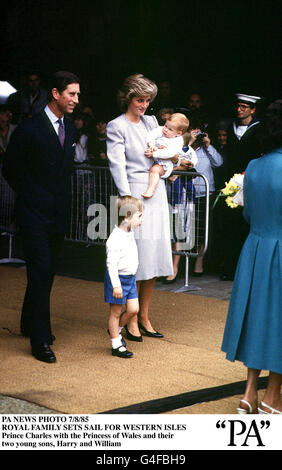 La famille royale met les voiles pour Western Isles Banque D'Images