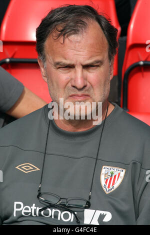 Football - Markus Liebherr Memorial Cup 2011 - Werder Bremen v Athletic Bilbao - Stade St Mary.Marcelo Bielsa, entraîneur-chef Athletic Bilbao Banque D'Images