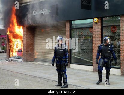 A Miss Selfridge magasin sur feu dans Market Street dans le centre de Manchester. Banque D'Images