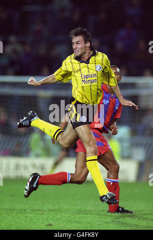 Football - qualification de coupe anglo-italienne - Groupe 8 - Crystal Palace v Millwall.Pat Van Den Hauwe, Millwall Banque D'Images