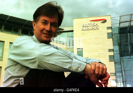 Bob Ayling, directeur général de British Airways, a photographié dans les nouveaux sièges sociaux de la compagnie à Waterside, Harmondsworth, près de Heathrow. Les résultats semestriils de B.A. (1998) ont été annoncés le lundi 9 novembre. Banque D'Images