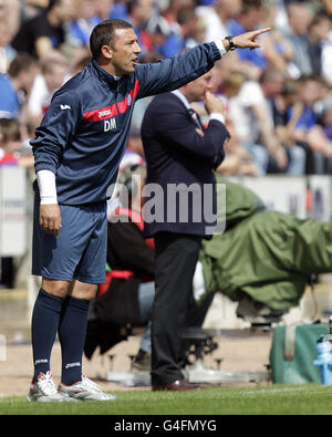 Derek McInnes, directeur de St Johnstone, lors du match de la Clydesdale Bank Scottish Premier League au McDiarmid Park, à Perth Banque D'Images