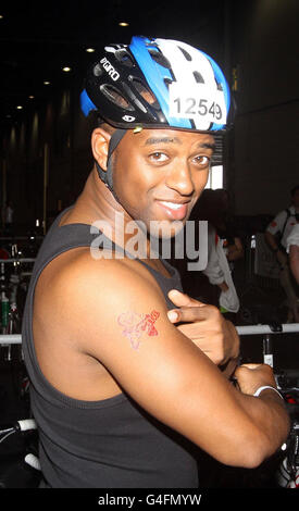 Sport - Virgin Active London Triathlon - Londres.Oritse Williams de JLS participe au Triathlon vierge Active London à Londres. Banque D'Images