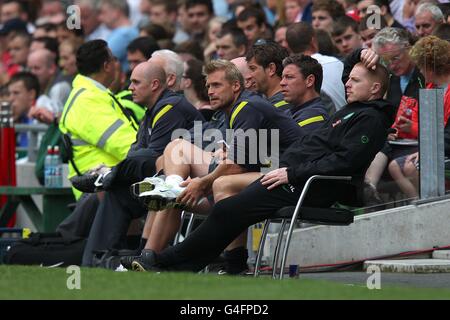 Football - pré saison amicale - la Super Cup de Dublin - Airtricity XI v Celtic - Aviva Stadium.Neil Lennon (à droite), le directeur du Celtic, Johan Mjallby (au centre) et Alan Thompson (deuxième à droite), sur le banc Banque D'Images