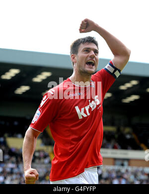 Johnnie Jackson de Charlton Athletic célèbre la victoire de son côté après le coup de sifflet final lors du match de npower football League One à Meadow Lane, Nottingham. Banque D'Images