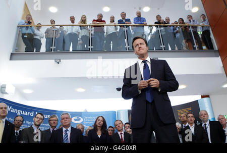 David Cameron visites Sci Tech Zone d'entreprise Banque D'Images