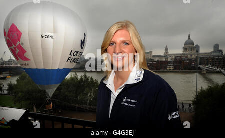 Rebecca Adlington, nageuse olympique, au cours d'une séance photo pour lancer la montgolfière des Jeux 2012 de la Loterie nationale de Londres au Tate Modern de Londres. Banque D'Images