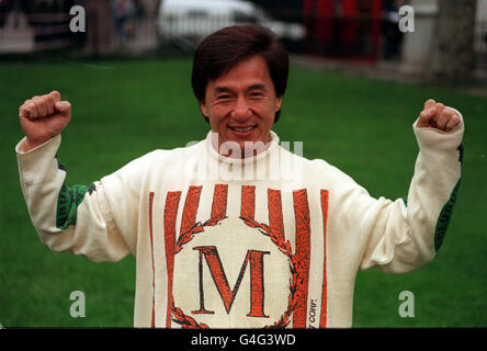 PA NEWS 19/11/98 L'ACTEUR JACKIE CHAN À UN PHOTOCALL À LEICESTER SQUARE, LONDRES, POUR PROMOUVOIR SON DERNIER FILM 'RUSH HOUR'. Banque D'Images