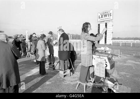 Les courses de chevaux - réunion de janvier - Kempton Park Racecourse Banque D'Images