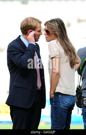 Shane Warne et Liz Hurley ensemble à Edgbaston, Birmingham, après le troisième match de npower Test. Banque D'Images