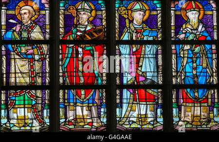 Vitrail de l'église St Gummarus à Lier, Belgique, représentant les Pères de l'Église Orthodoxe Banque D'Images